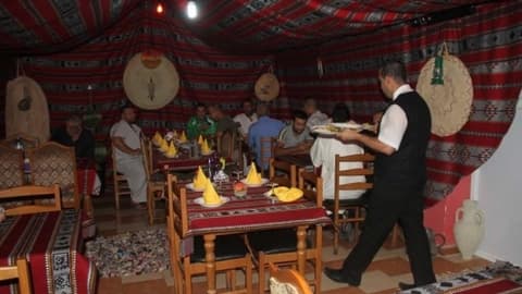 الخيم التقليدية.. جلسات عائلية جعلتها قبلة كل فئات المجتمع