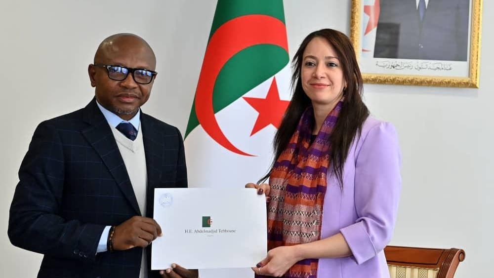 منصوري تستقبل الناشط السياسي والنائب البرلماني الغاني السابق أبدولاي محمد باراك