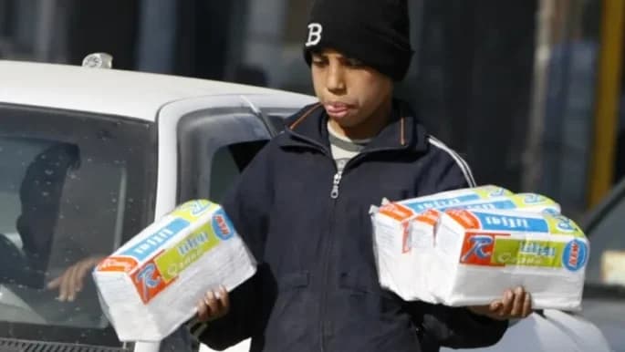 التسول بالبيع.. بين من يراه مقبولا ومن يستنكره